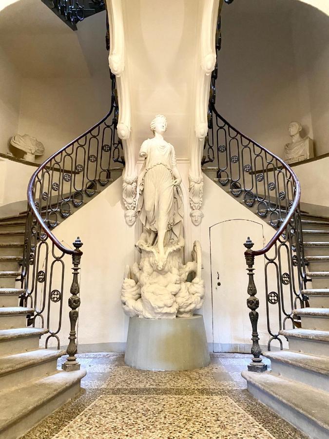 Palazzovilla Historic Building Luxury Suite Florença Exterior foto